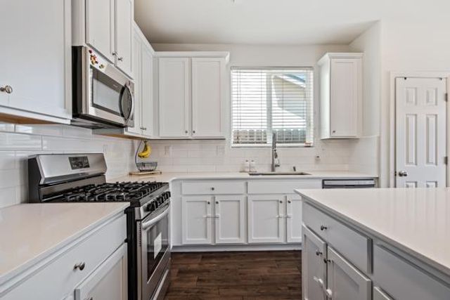 6552 E Huffman Avenue, Fresno, CA 93727