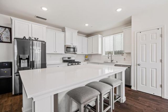 6552 E Huffman Avenue, Fresno, CA 93727