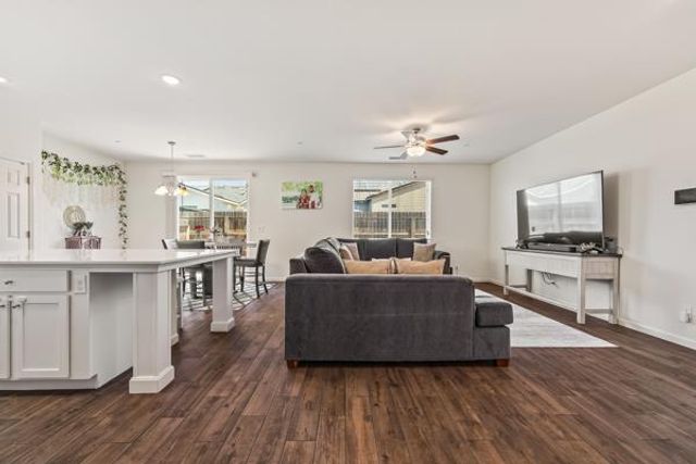 6552 E Huffman Avenue, Fresno, CA 93727