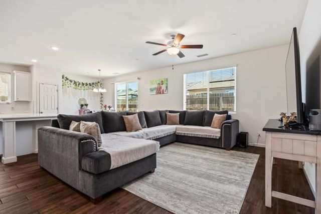 6552 E Huffman Avenue, Fresno, CA 93727
