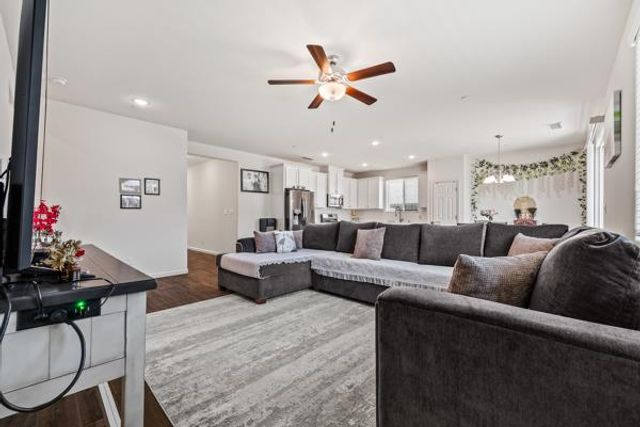 6552 E Huffman Avenue, Fresno, CA 93727