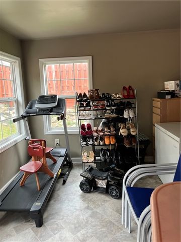 1424 Senior Dr, Baldwin Boro, PA 15227