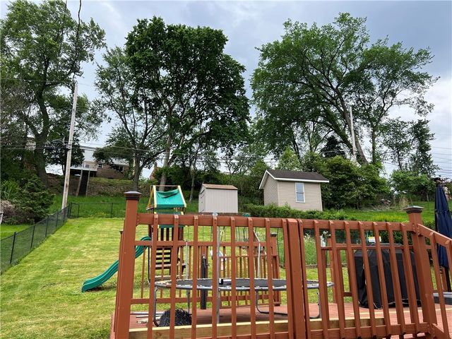 1424 Senior Dr, Baldwin Boro, PA 15227
