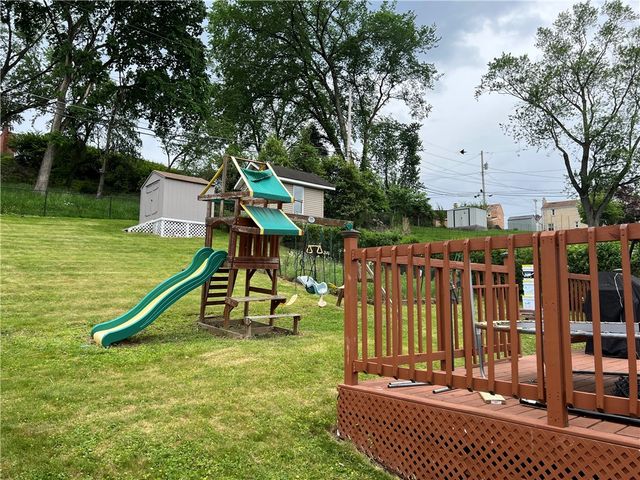 1424 Senior Dr, Baldwin Boro, PA 15227