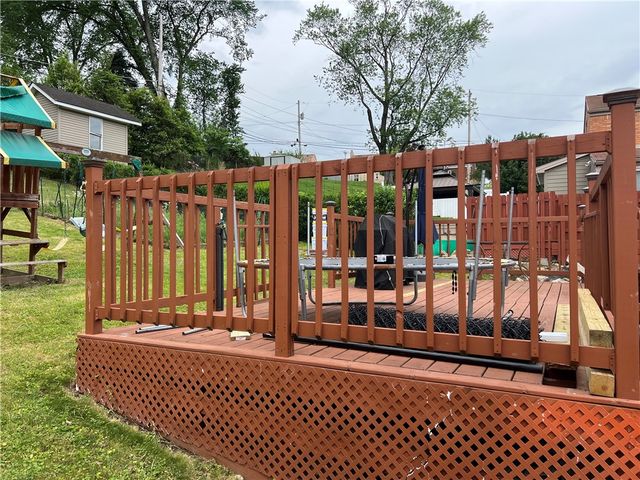 1424 Senior Dr, Baldwin Boro, PA 15227