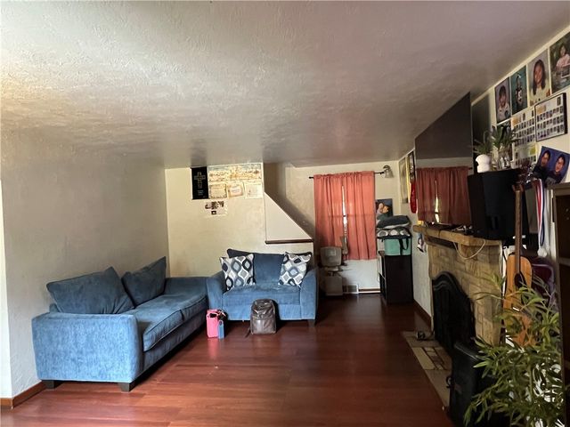 1424 Senior Dr, Baldwin Boro, PA 15227