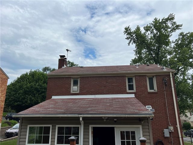 1424 Senior Dr, Baldwin Boro, PA 15227