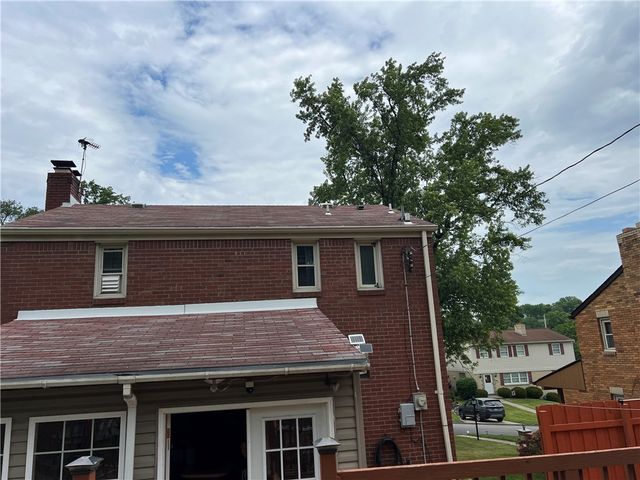1424 Senior Dr, Baldwin Boro, PA 15227
