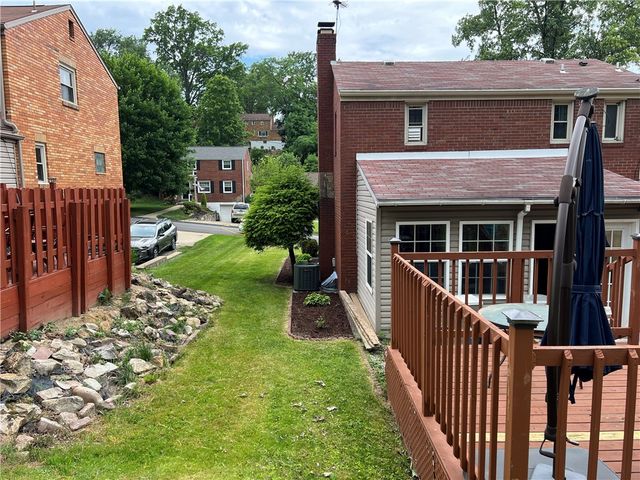 1424 Senior Dr, Baldwin Boro, PA 15227