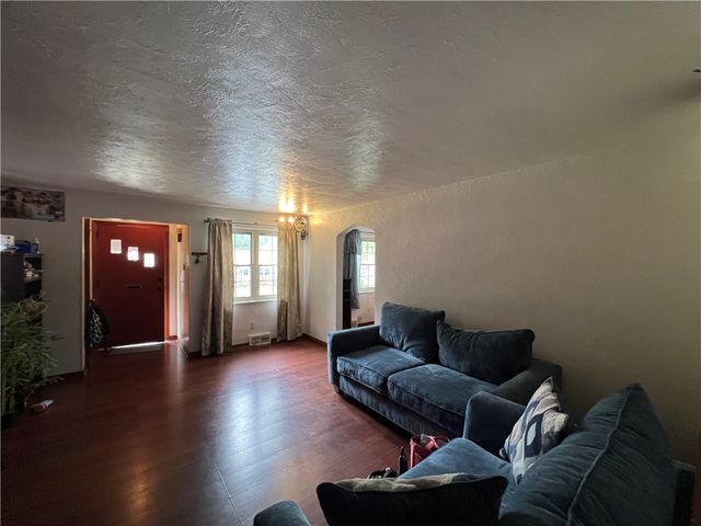 1424 Senior Dr, Baldwin Boro, PA 15227