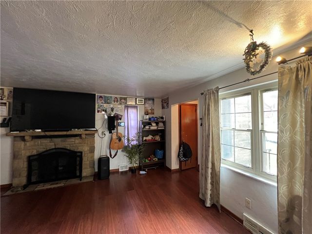 1424 Senior Dr, Baldwin Boro, PA 15227