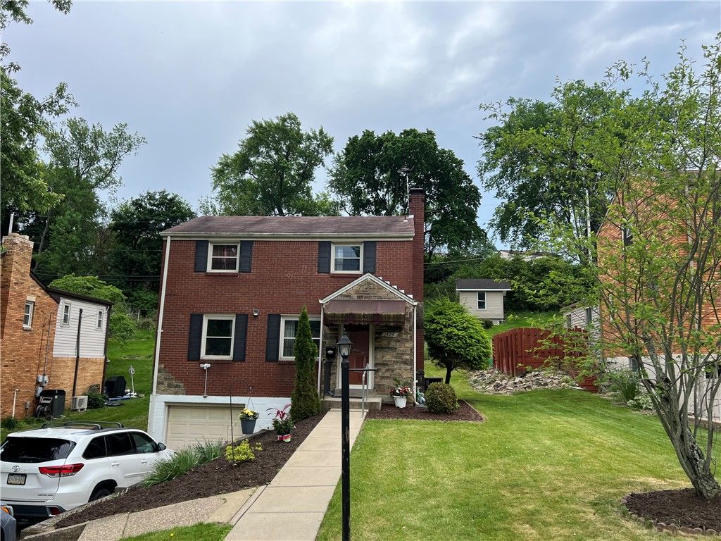 1424 Senior Dr, Baldwin Boro, PA 15227