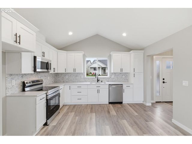 1453 45TH Ave, Sweet Home, OR 97386