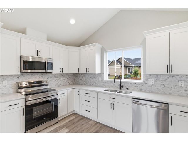 1453 45TH Ave, Sweet Home, OR 97386