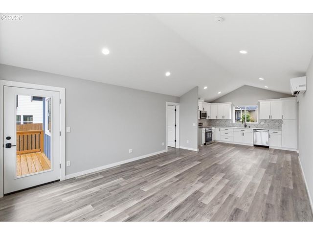 1453 45TH Ave, Sweet Home, OR 97386