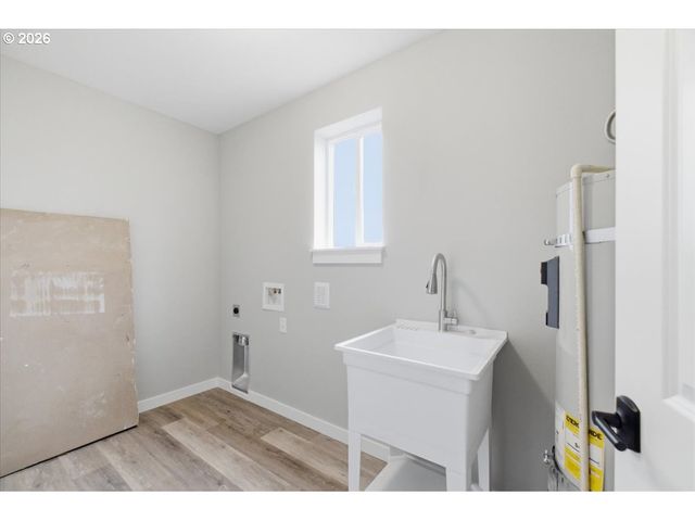 1453 45TH Ave, Sweet Home, OR 97386