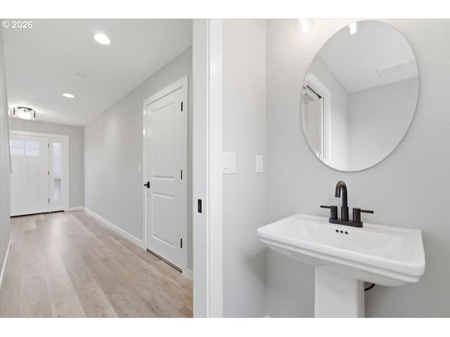 1453 45TH Ave, Sweet Home, OR 97386