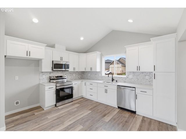 1453 45TH Ave, Sweet Home, OR 97386