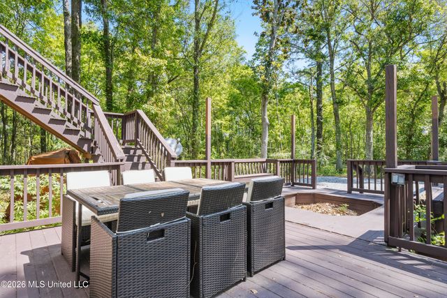 7090 Meadow Dale Street, Bay Saint Louis, MS 39520