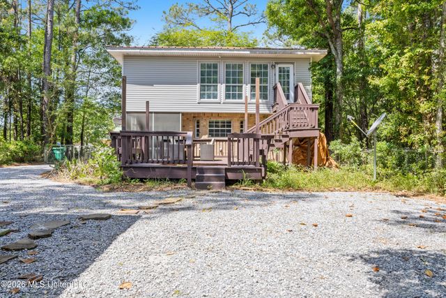 7090 Meadow Dale Street, Bay Saint Louis, MS 39520