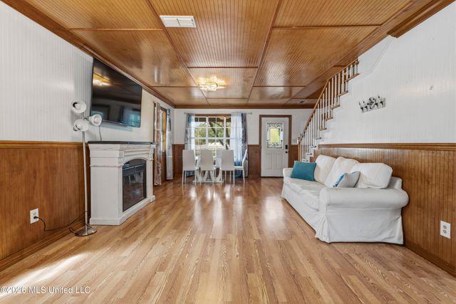 7090 Meadow Dale Street, Bay Saint Louis, MS 39520