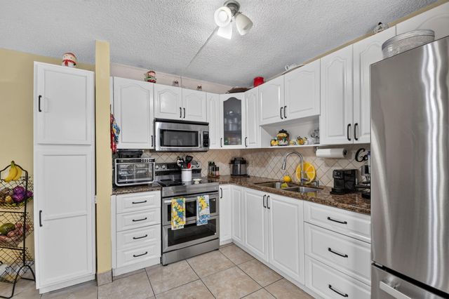 1610 Forest Lakes Circle B, West Palm Beach, FL 33406