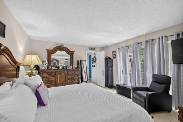 1610 Forest Lakes Circle B, West Palm Beach, FL 33406