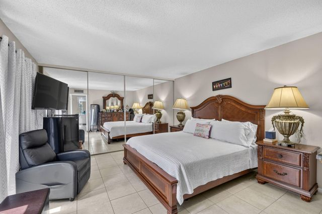 1610 Forest Lakes Circle B, West Palm Beach, FL 33406