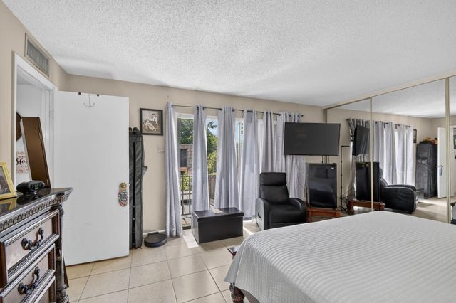 1610 Forest Lakes Circle B, West Palm Beach, FL 33406