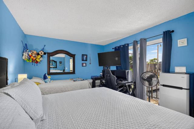 1610 Forest Lakes Circle B, West Palm Beach, FL 33406