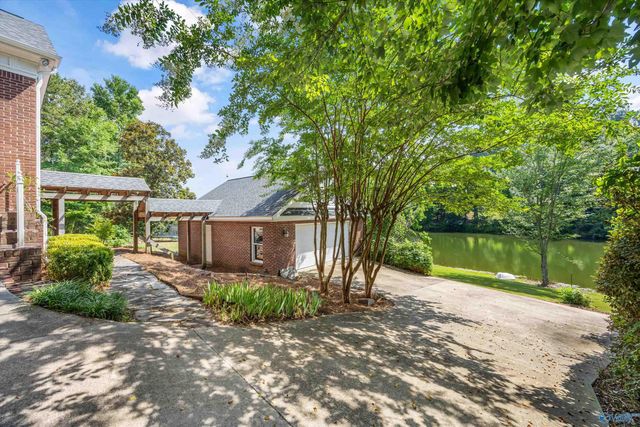1627 Lake Cove Drive SW, Decatur, AL 35603
