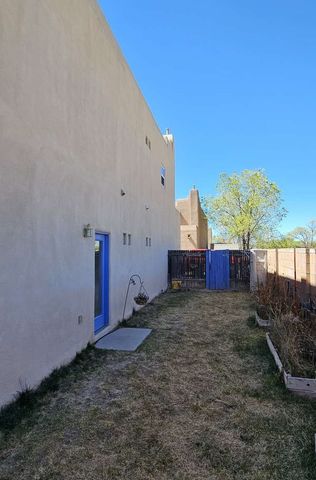 4313 Vuelta Colorada, Santa Fe, NM 87507
