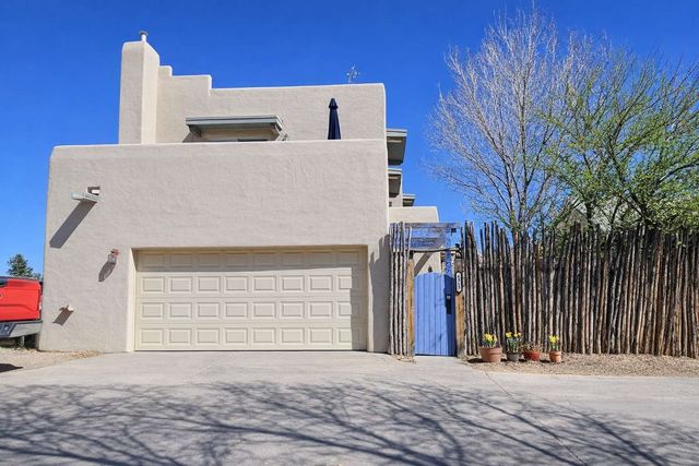 4313 Vuelta Colorada, Santa Fe, NM 87507