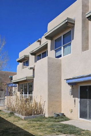 4313 Vuelta Colorada, Santa Fe, NM 87507