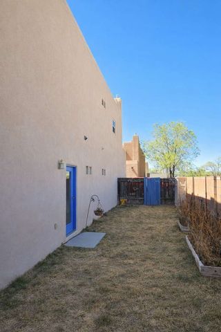 4313 Vuelta Colorada, Santa Fe, NM 87507
