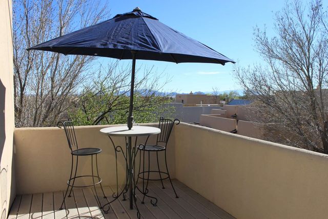4313 Vuelta Colorada, Santa Fe, NM 87507