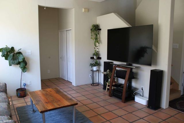 4313 Vuelta Colorada, Santa Fe, NM 87507