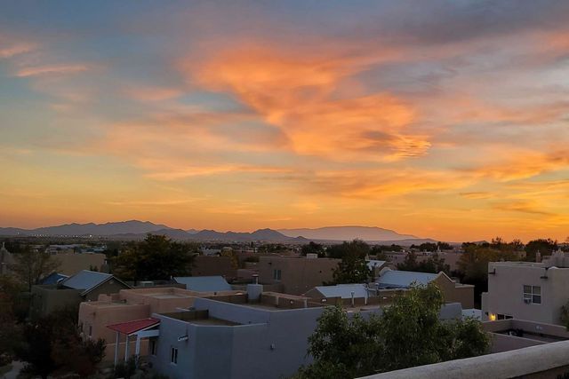4313 Vuelta Colorada, Santa Fe, NM 87507