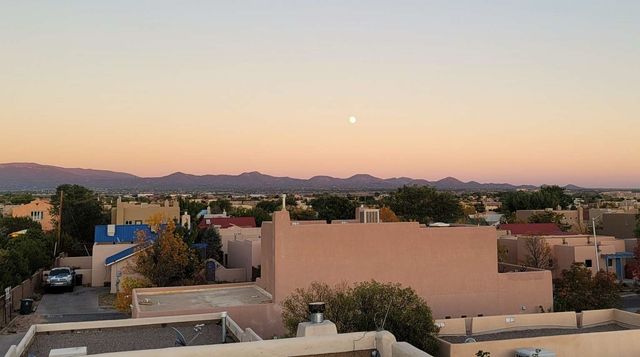 4313 Vuelta Colorada, Santa Fe, NM 87507