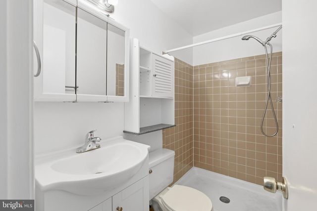 2915 ELLENWOOD DR, Fairfax, VA 22031