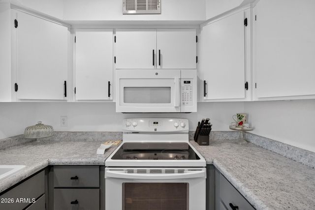 1425 E DESERT COVE Avenue 3, Phoenix, AZ 85020