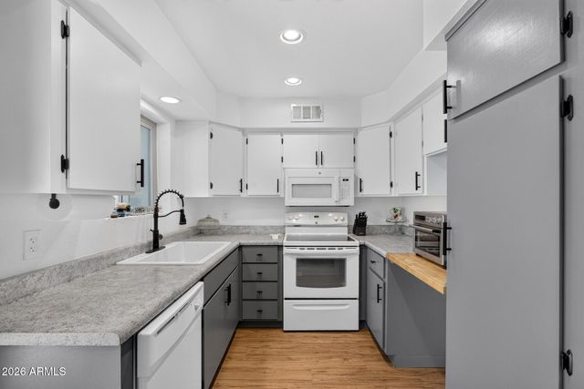 1425 E DESERT COVE Avenue 3, Phoenix, AZ 85020