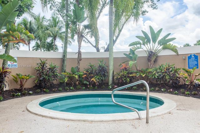 1141 Lake Victoria Dr E, West Palm Beach, FL 33411
