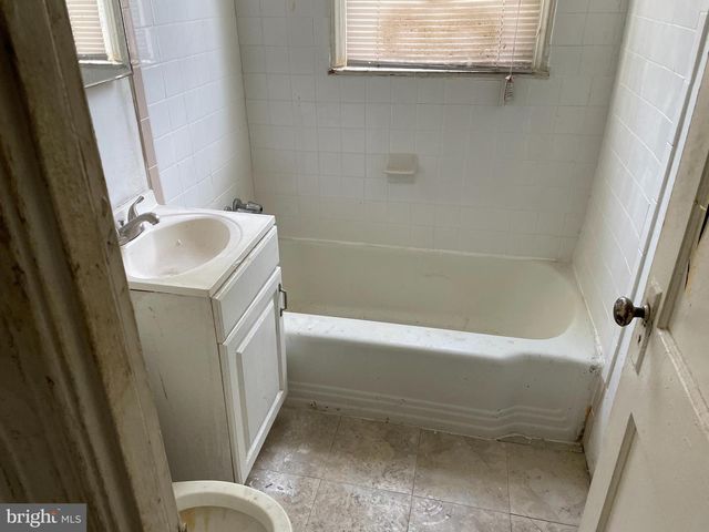 4264 CLAY ST NE, Washington, DC 20019