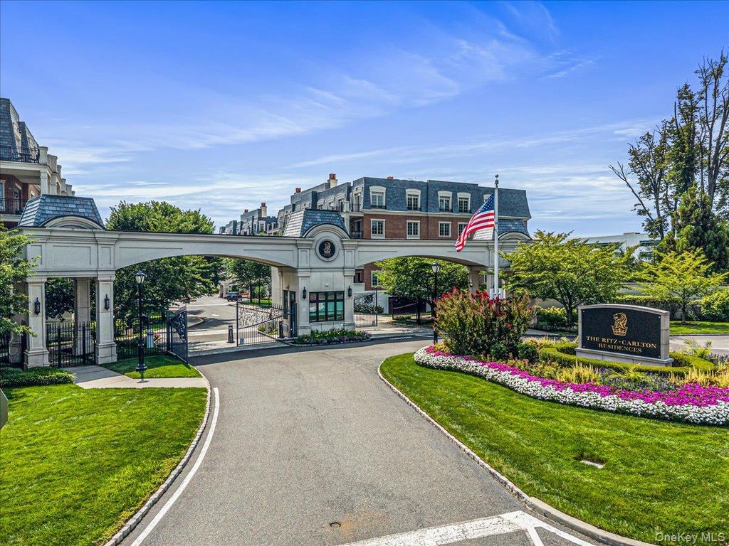 6000 Royal Court 6006, North Hills, NY 11040 — photo 2