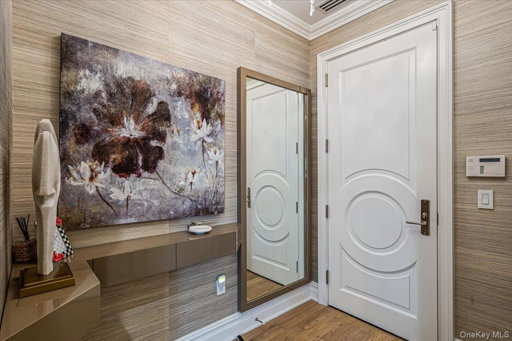 6000 Royal Court 6006, North Hills, NY 11040 — photo 5