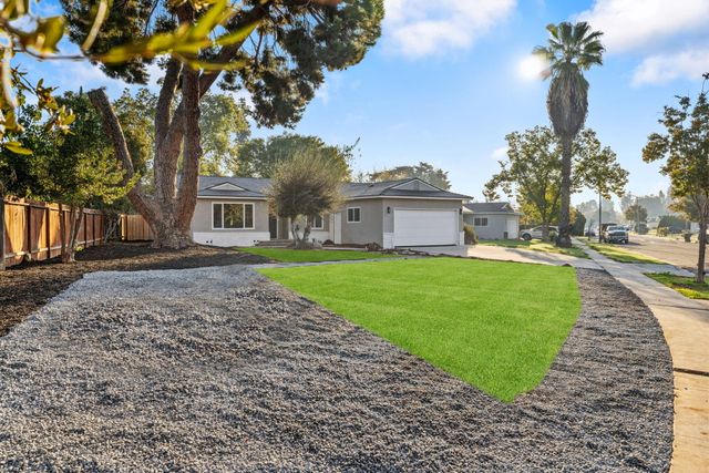 5374 N Santa Fe Avenue, Fresno, CA 93711