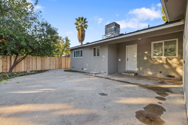 5374 N Santa Fe Avenue, Fresno, CA 93711