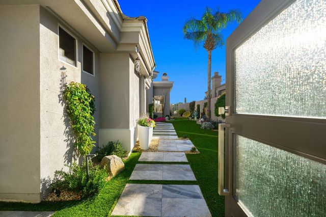 320 Bright Rock Drive, Palm Desert, CA 92211