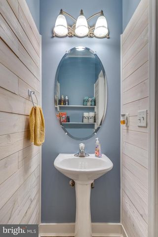 124 CHANDLERS GLEN DR, Bunker Hill, WV 25413